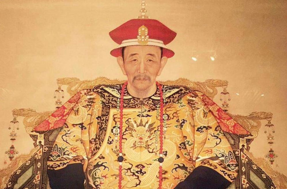 Dạy con kỷ luật như vua Khang Hy: Các con phải đi bộ 5 km để đến lớp, phải đọc sách 120 lần, ngồi học ngay ngắn - giữ thẳng lưng - Ảnh 2.