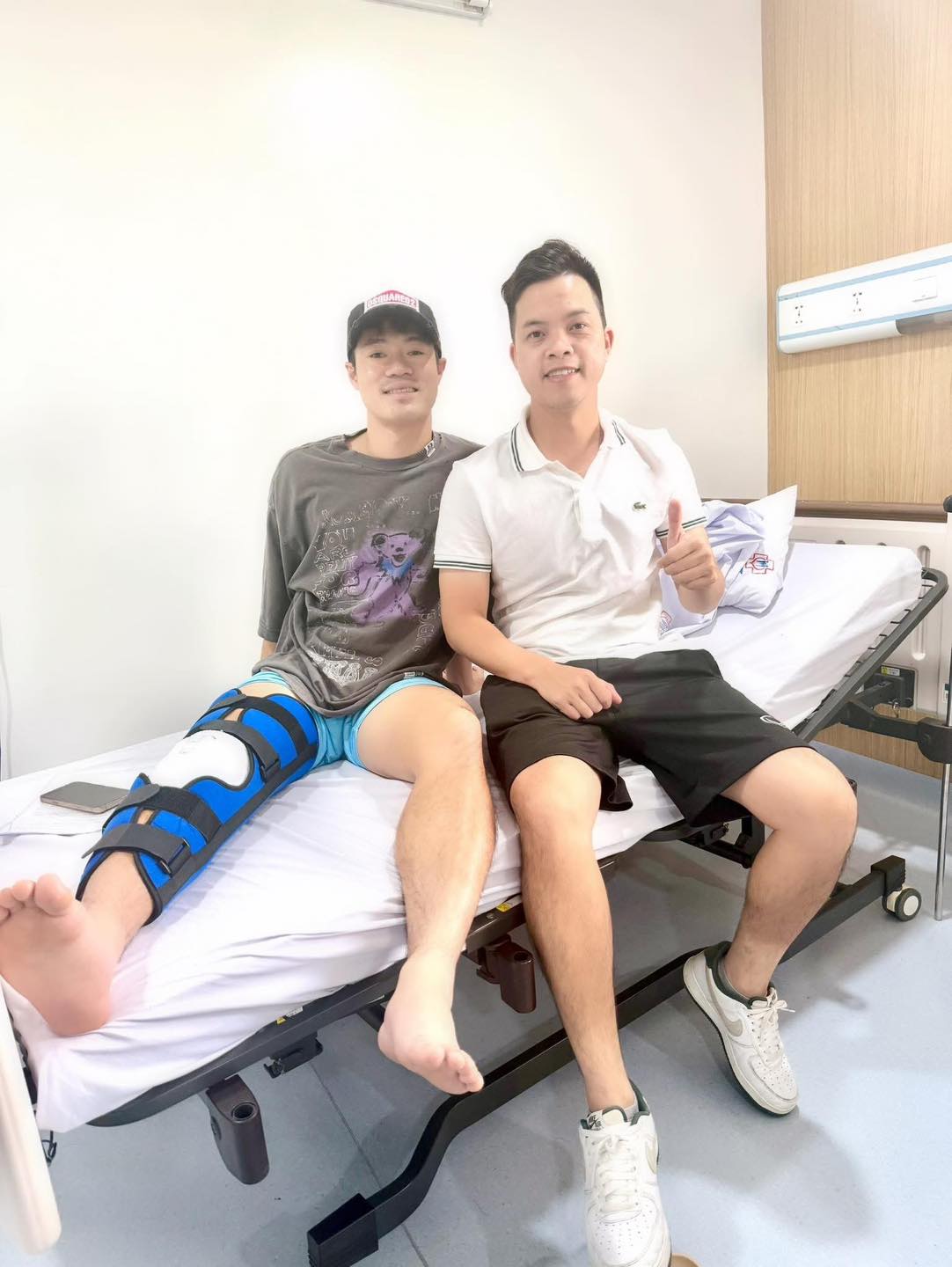 Tình cảnh của Văn Toàn sau ca phẫu thuật chấn thương- Ảnh 1.