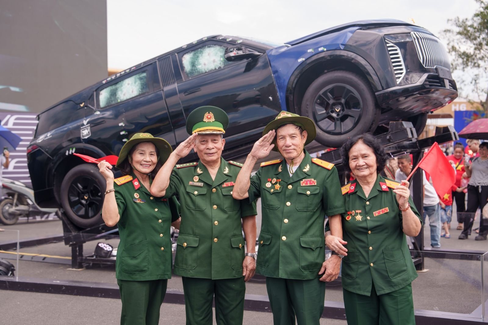 04-1756973825-trung-tam-trien-lam-viet-nam-don-gan-4-trieu-khach-trong-6-ngay.jpg