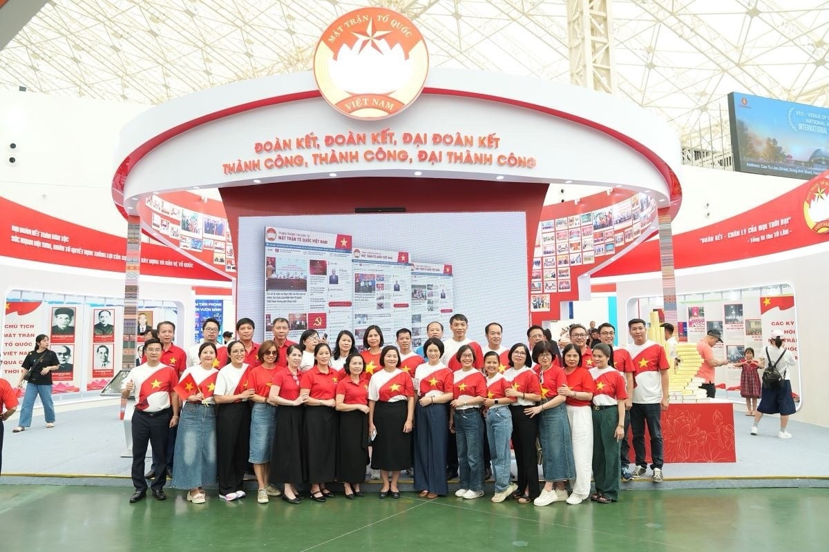 04-1756973825-trung-tam-trien-lam-viet-nam-don-gan-4-trieu-khach-trong-6-ngay.jpg