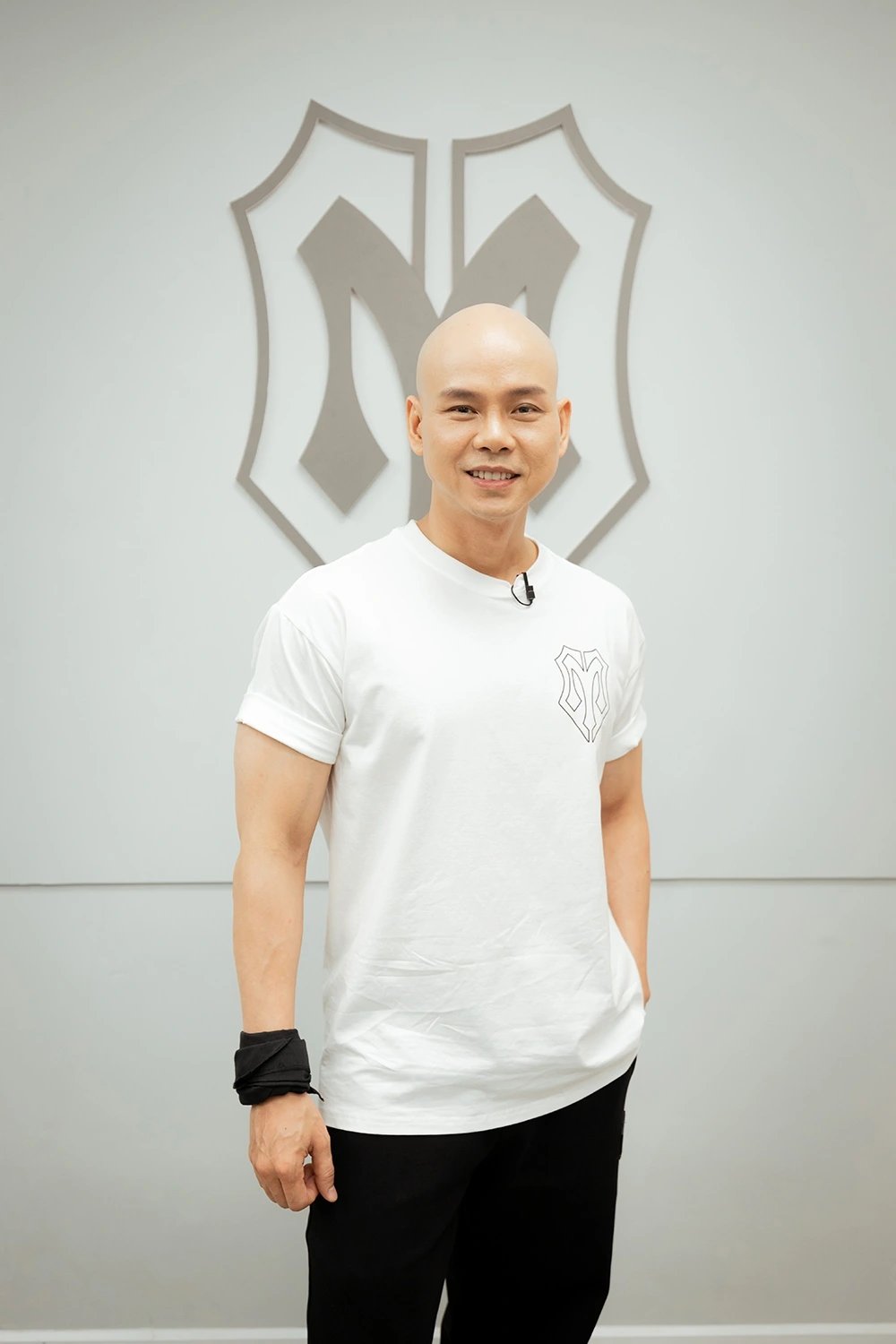Nam ca sĩ bị bạn mời uống nước chứa chất cấm: Tuổi 50 hôn nhân viên mãn bên vợ là học trò, kém 12 tuổi- Ảnh 1.