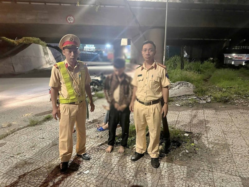 Công an kịp thời cứu nam thanh niên nhảy xuống sông Đồng Nai -0