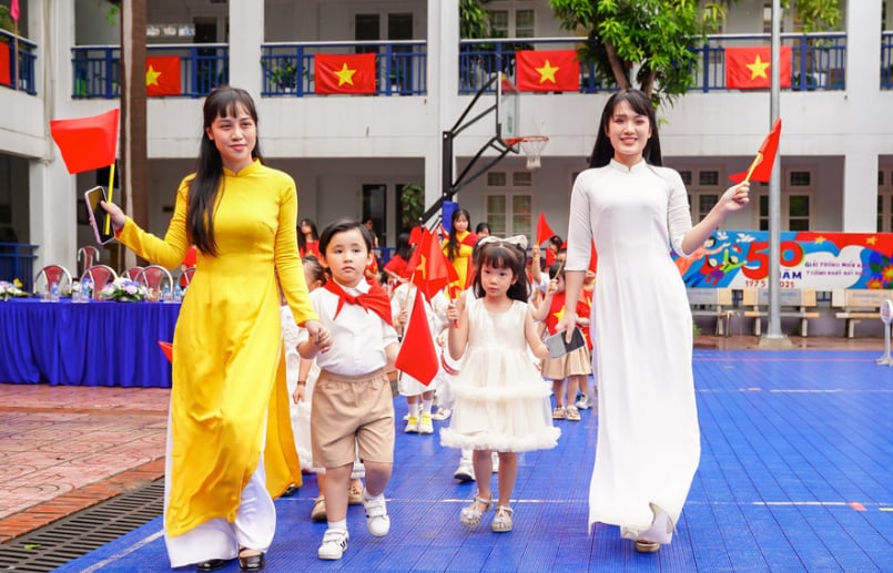 Lễ khai giảng đặc biệt của 1,7 triệu thầy, cô và gần 30 triệu học sinh, sinh viên - Ảnh 1.