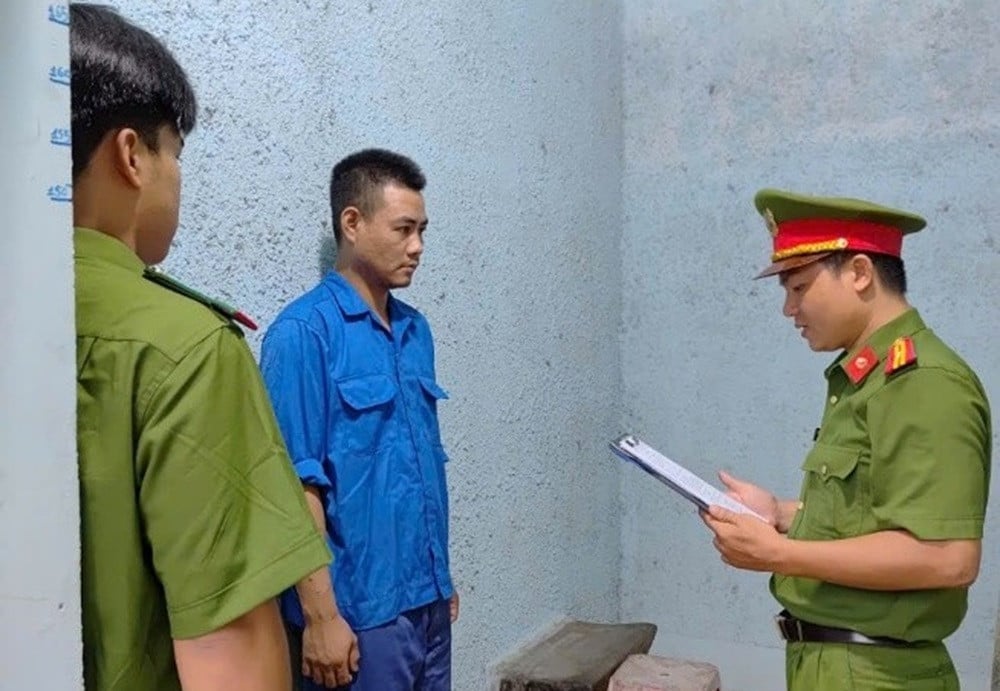 Nam thanh niên cố thủ trong ô tô, liều lĩnh lái xe tông công an để bỏ chạy ở lâm đồng.jpg