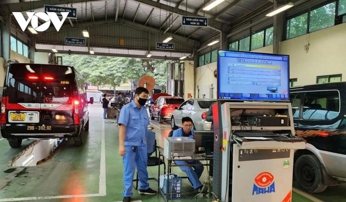xe bi phat nguoi co duoc dang kiem hay khong hinh anh 1