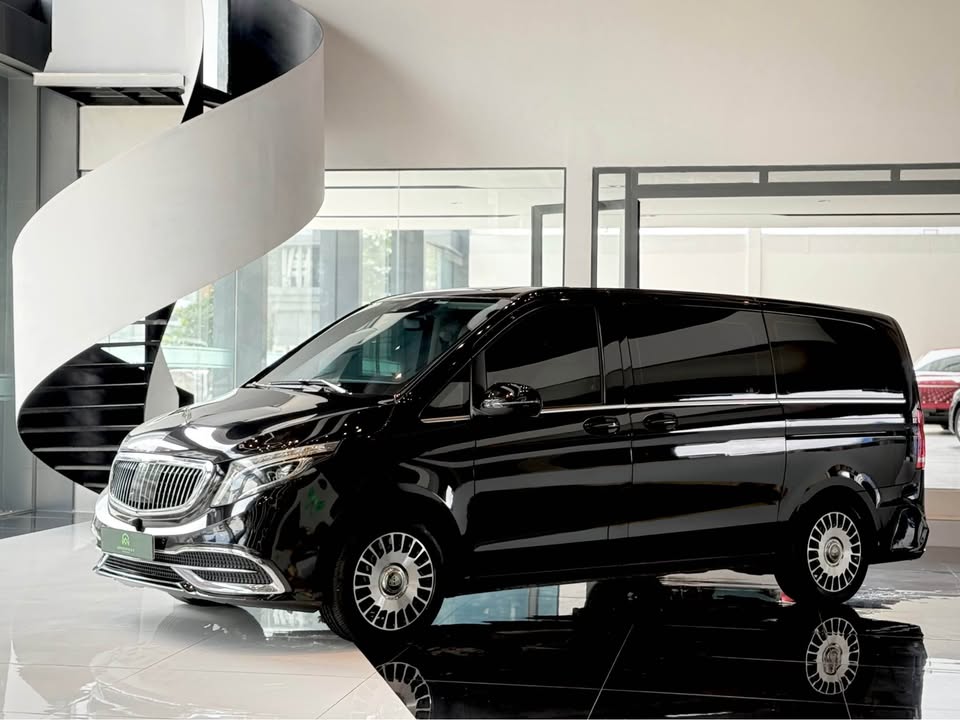 Mercedes-Benz V 250 cũ rao bán gần 2 tỷ đồng: Độ nội thất hết 950 triệu, người bán chia sẻ 'nội thất chưa chắc S-Class sánh kịp' - Ảnh 2.