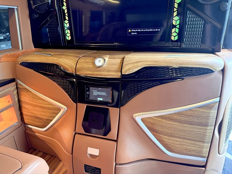 Mercedes-Benz V 250 cũ rao bán gần 2 tỷ đồng: Độ nội thất hết 950 triệu, người bán chia sẻ 'nội thất chưa chắc S-Class sánh kịp' - Ảnh 8.