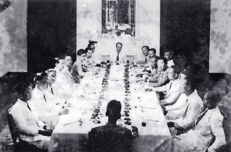 05-1757041069-bo-truong-duy-nhat-duoc-chu-tich-ho-chi-minh-trao-quyen-ky-sac-lenh.jpg