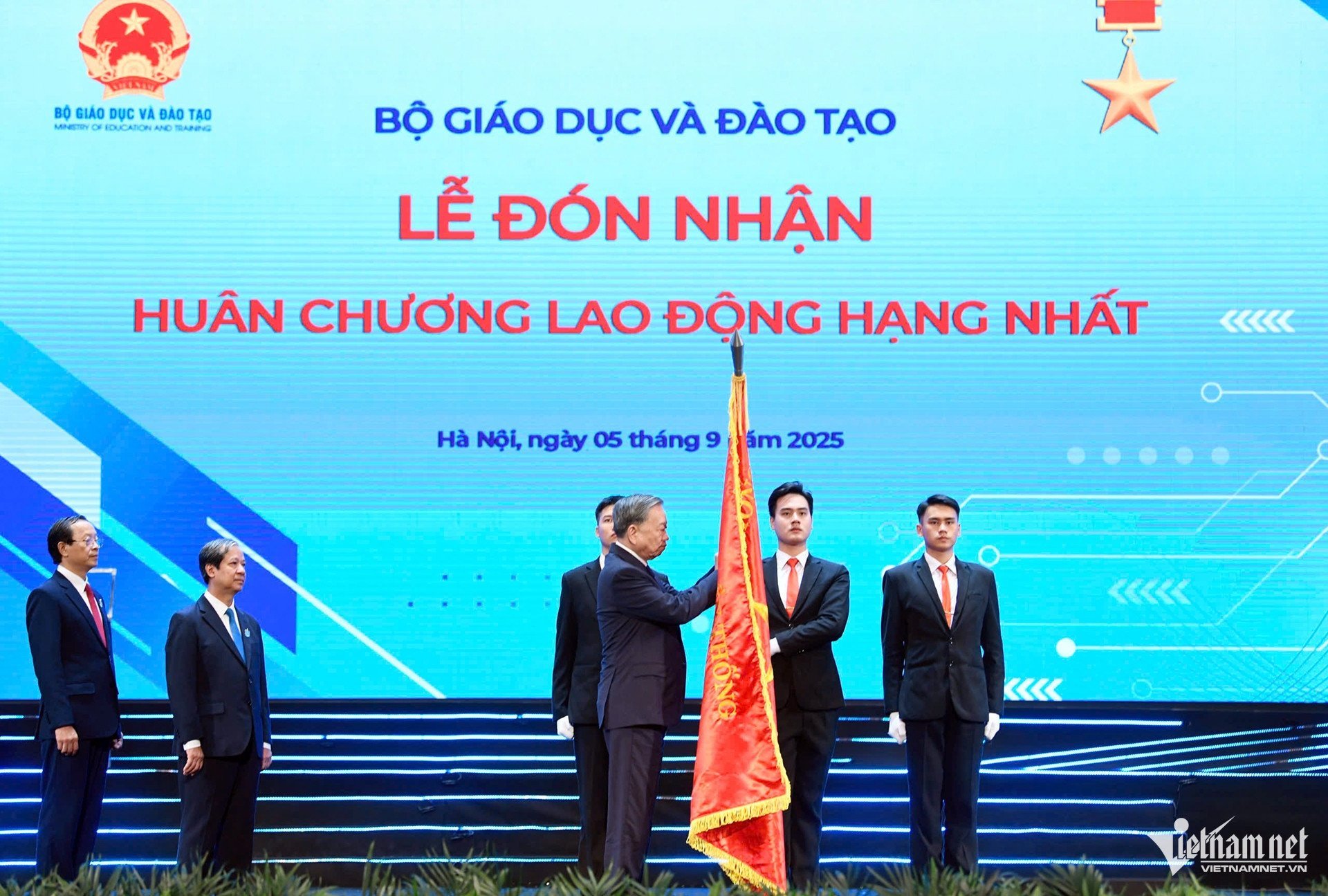W-Huan chuong.jpg