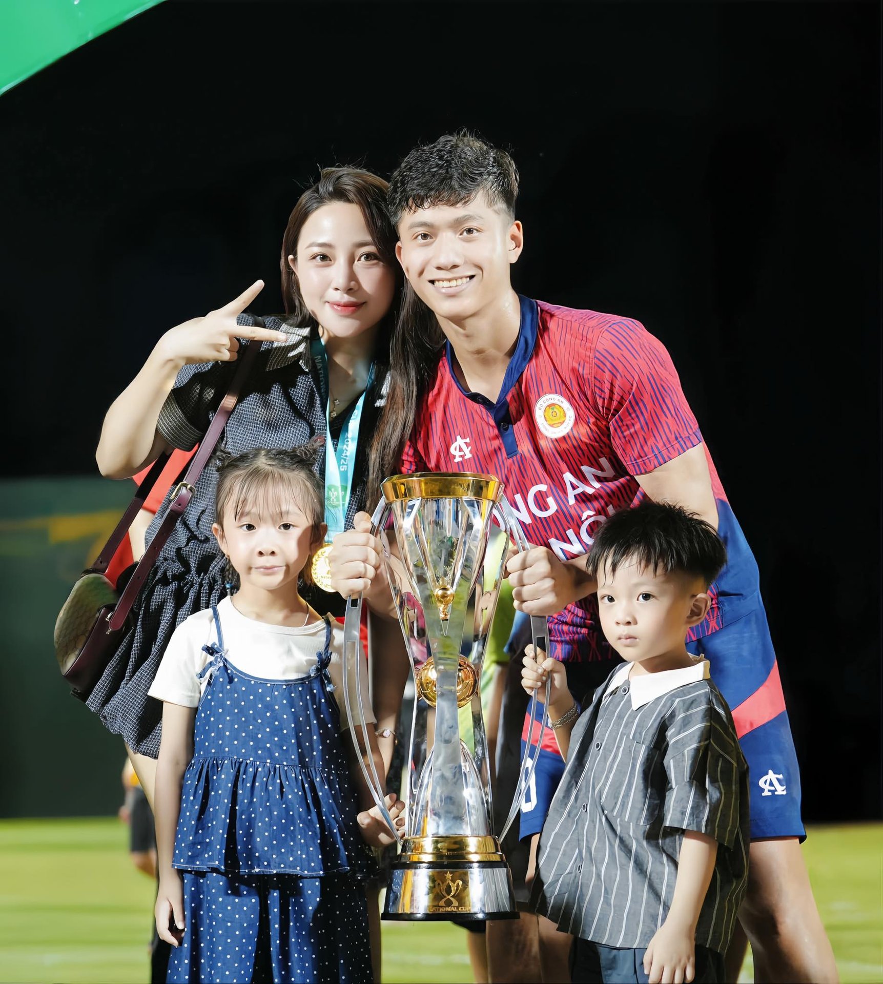 Cô giáo mầm non cưới cầu thủ nổi tiếng, về làm bà chủ khách sạn, mẹ 2 con vẫn xinh xuất sắc, body nóng bỏng- Ảnh 19.