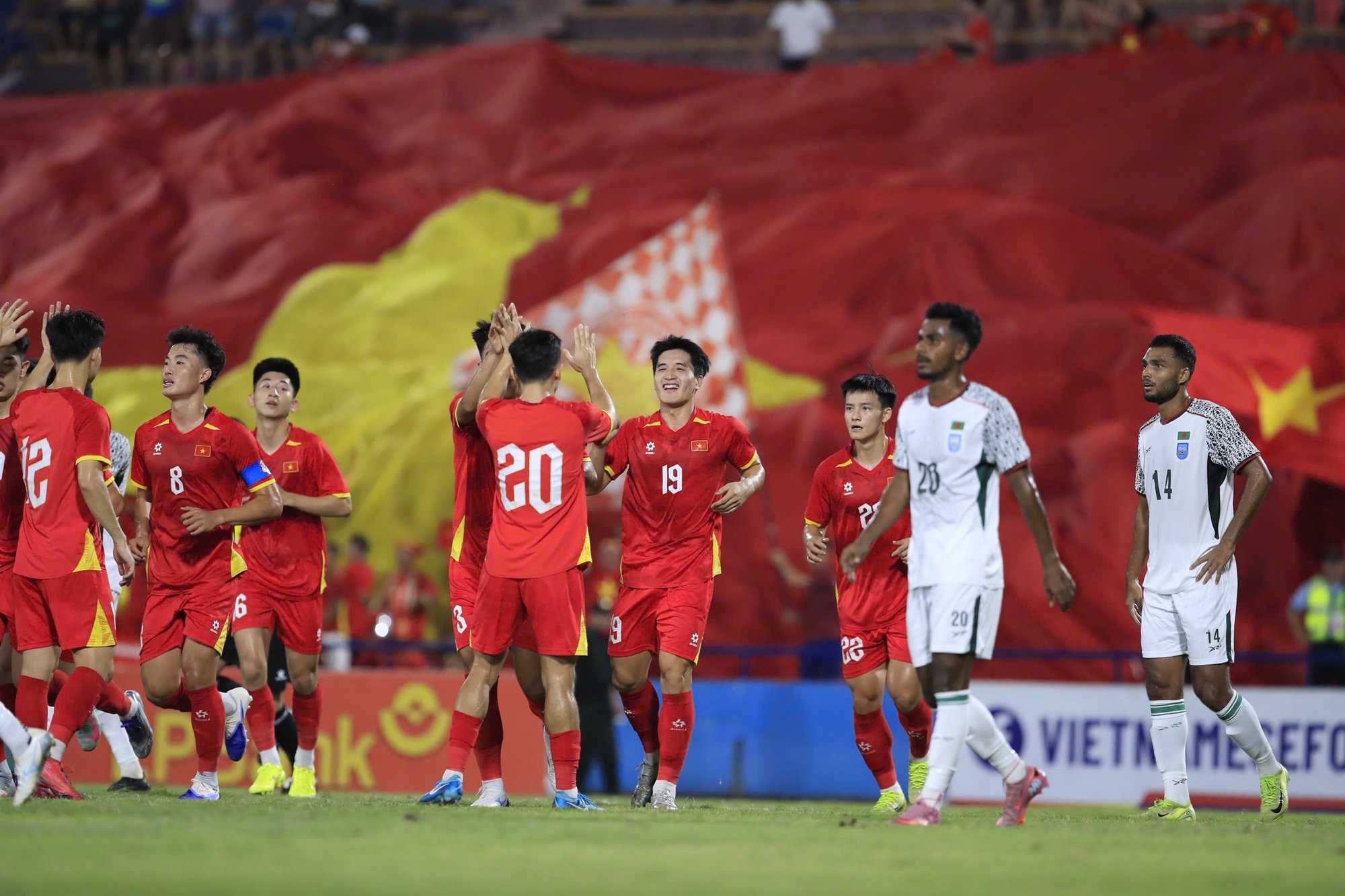 Đội hình U23 Việt Nam vs U23 Singapore: HLV Kim Sang-sik trao “ấn kiếm” cho chân sút Việt kiều Nga? - Ảnh 2.