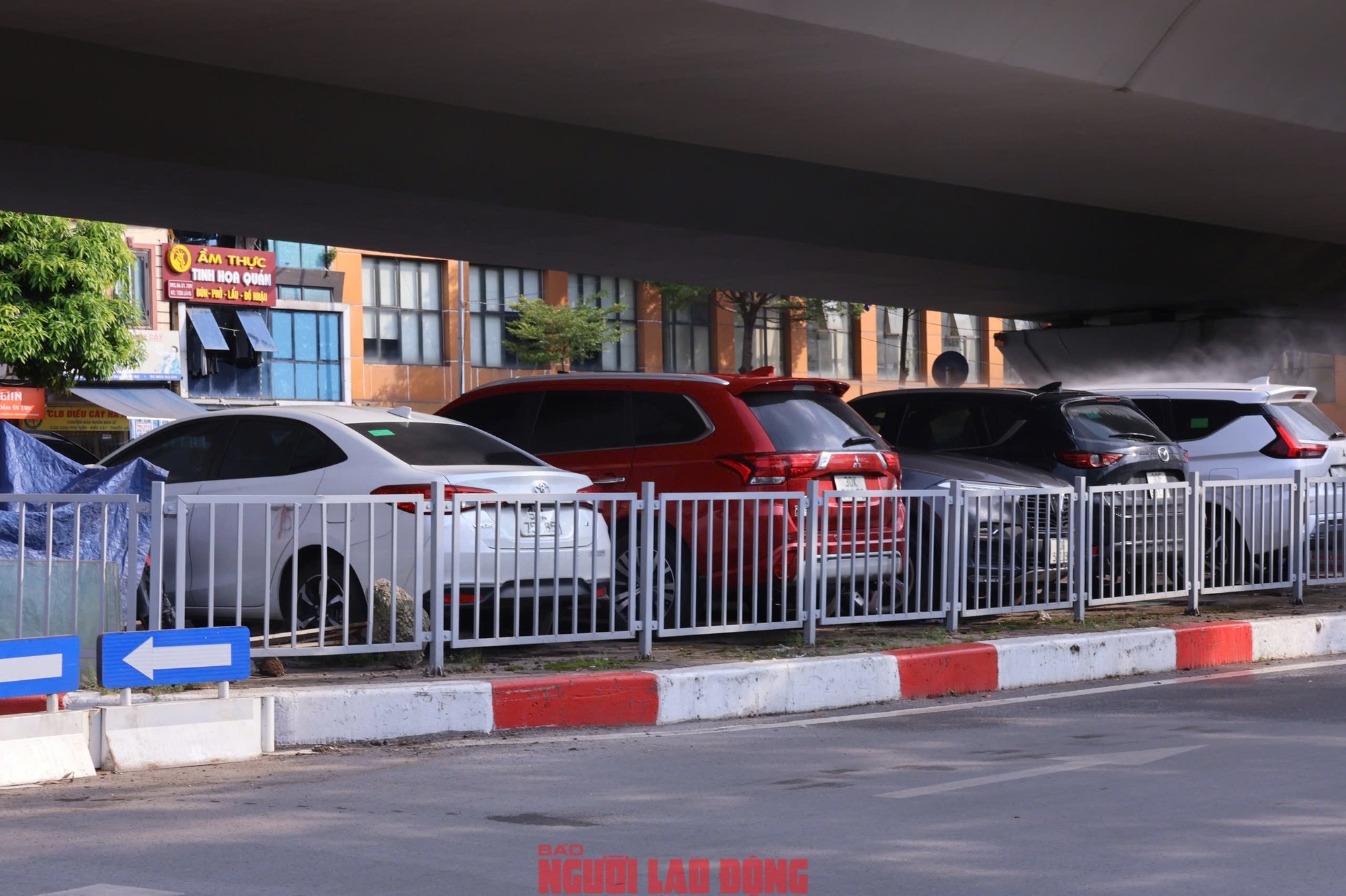 Các bãi giữ xe dưới gầm cầu cạn ở Hà Nội: Chỗ đóng cửa, chỗ vẫn nhận giữ xe- Ảnh 9.