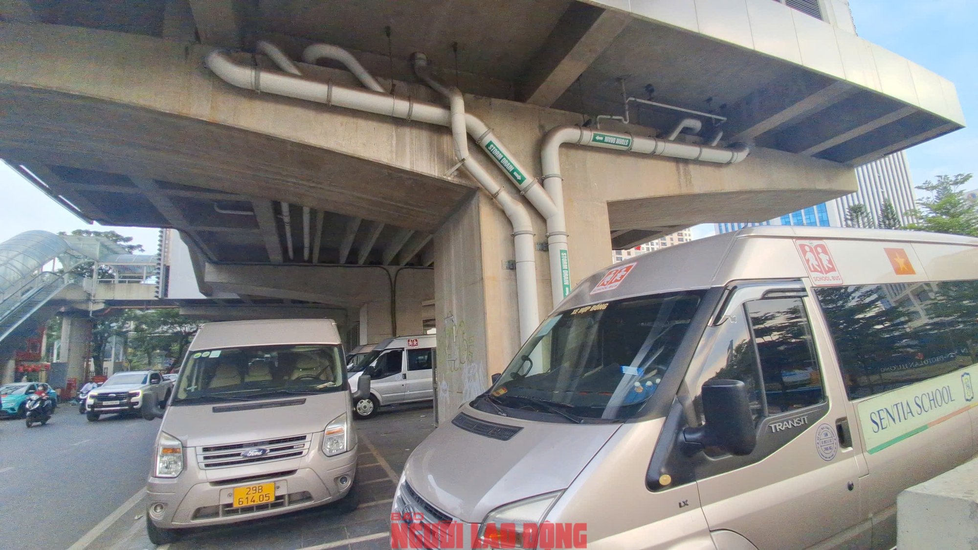 Các bãi giữ xe dưới gầm cầu cạn ở Hà Nội: Chỗ đóng cửa, chỗ vẫn nhận giữ xe- Ảnh 6.