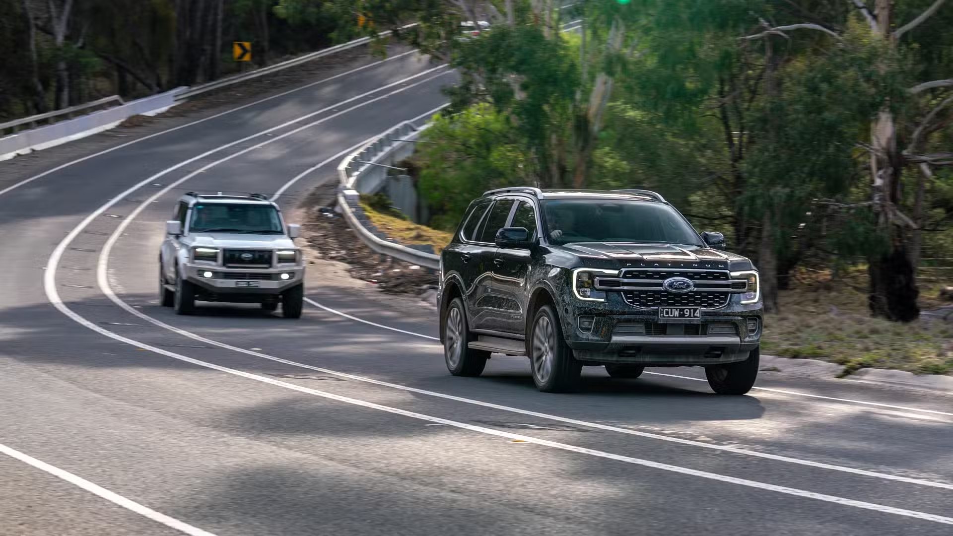 Ford Everst vs Toyota Land Cruiser Prado (4).avif