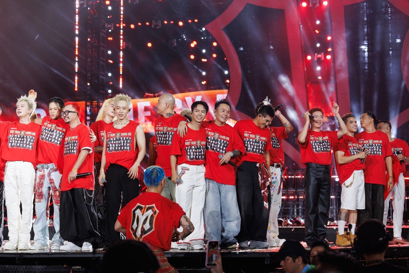 Chuỗi concert Anh Trai Vượt Ngàn Chông Gai khép lại trong nước mắt- Ảnh 29.