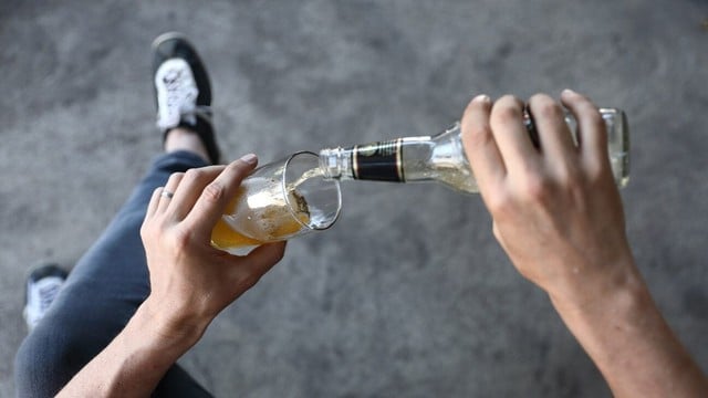 Người dễ mắc ung thư thường có 3 thói quen: Kiểm tra ngay xem bạn có không! - Ảnh 2.