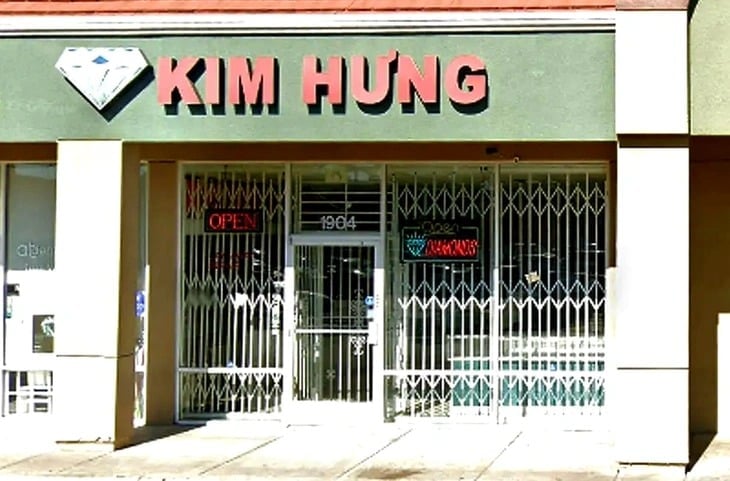 Tiệm vàng của người Việt ở Mỹ bị cướp táo tợn- Ảnh 1.
