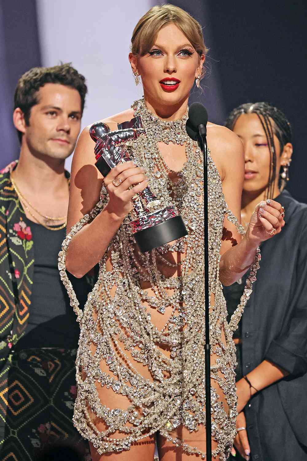 VMAs 2025: Rosé - Lisa (BLACKPINK) nắm tay nhau làm nên lịch sử, Taylor Swift “trắng tay”- Ảnh 7.