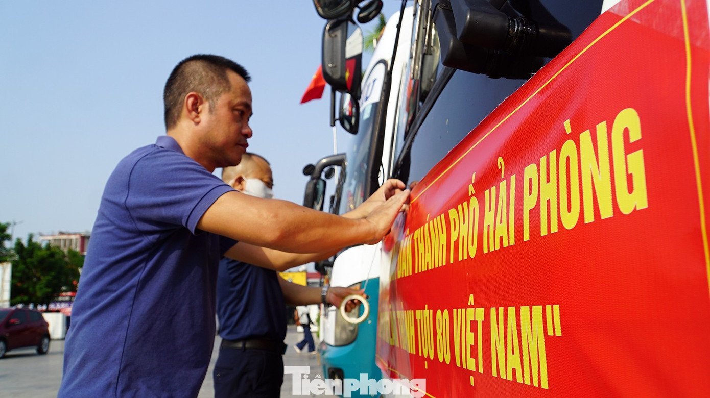 Người Hải Phòng thích thú lên chuyến xe 0 đồng xem triển lãm Quốc gia- Ảnh 10.