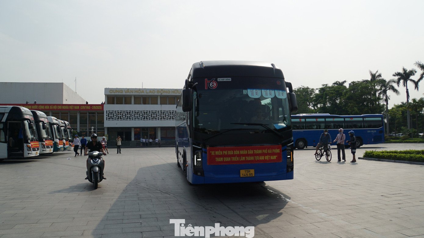 Người Hải Phòng thích thú lên chuyến xe 0 đồng xem triển lãm Quốc gia- Ảnh 15.