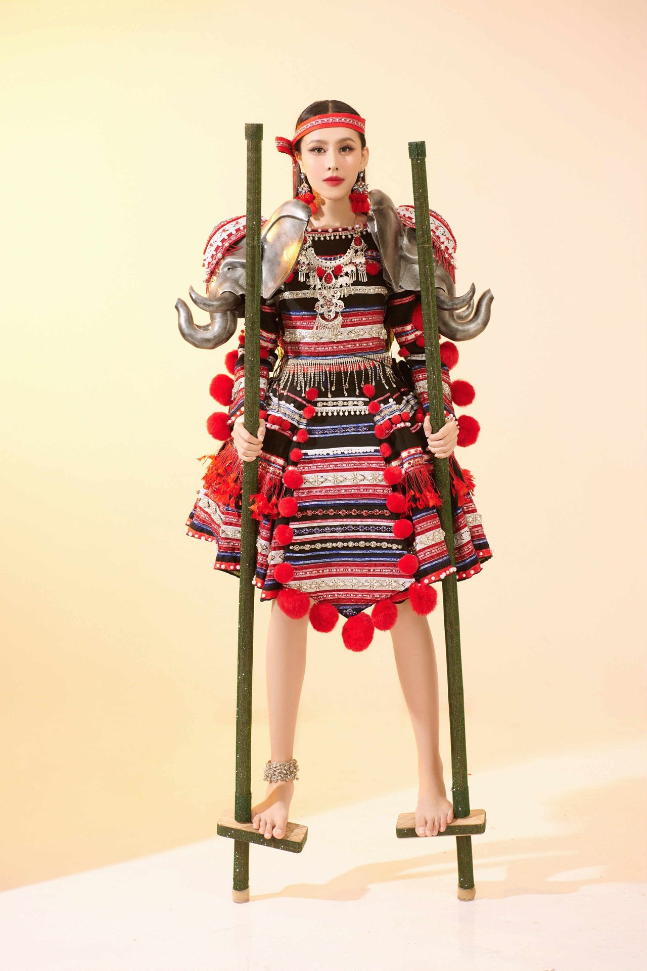 Nhà thiết kế Bùi Thế Bảo và vương miện Miss Grand Vietnam 2025 - Ảnh 4.