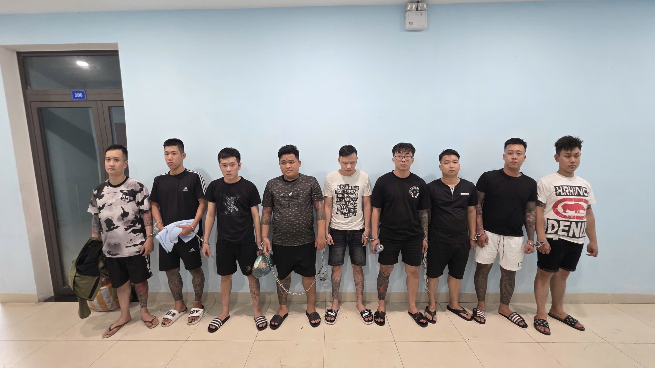 Hàng chục nam thanh nữ tú ở Đà Nẵng