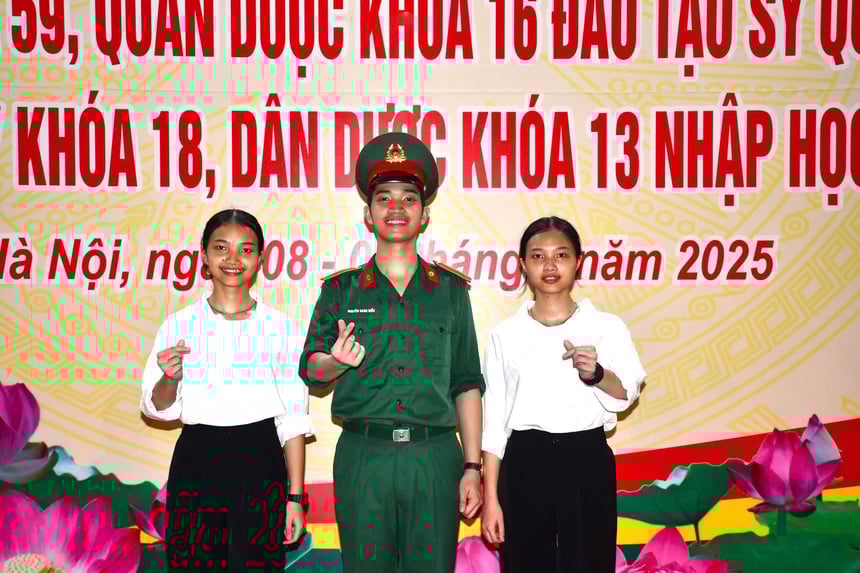 09-1757404255-chi-em-song-sinh-trung-tuyen-vao-hoc-vien-quan-y-voi-diem-tuyet-doi-3030.jpg
