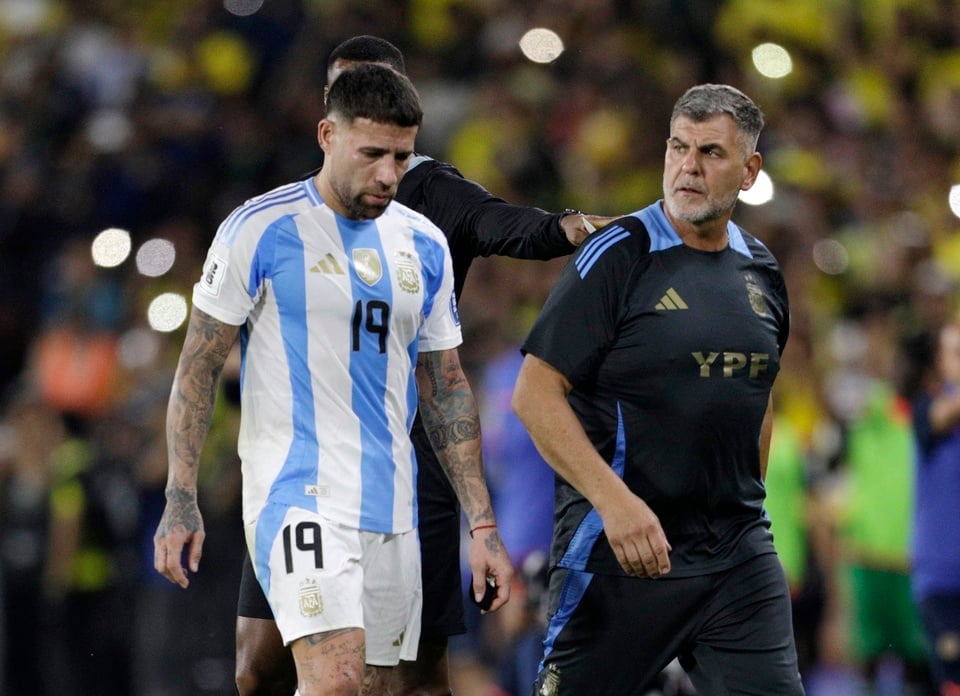 10-1757467794-argentina-bai-tran-khi-vang-messi-hinh-anh.jpg
