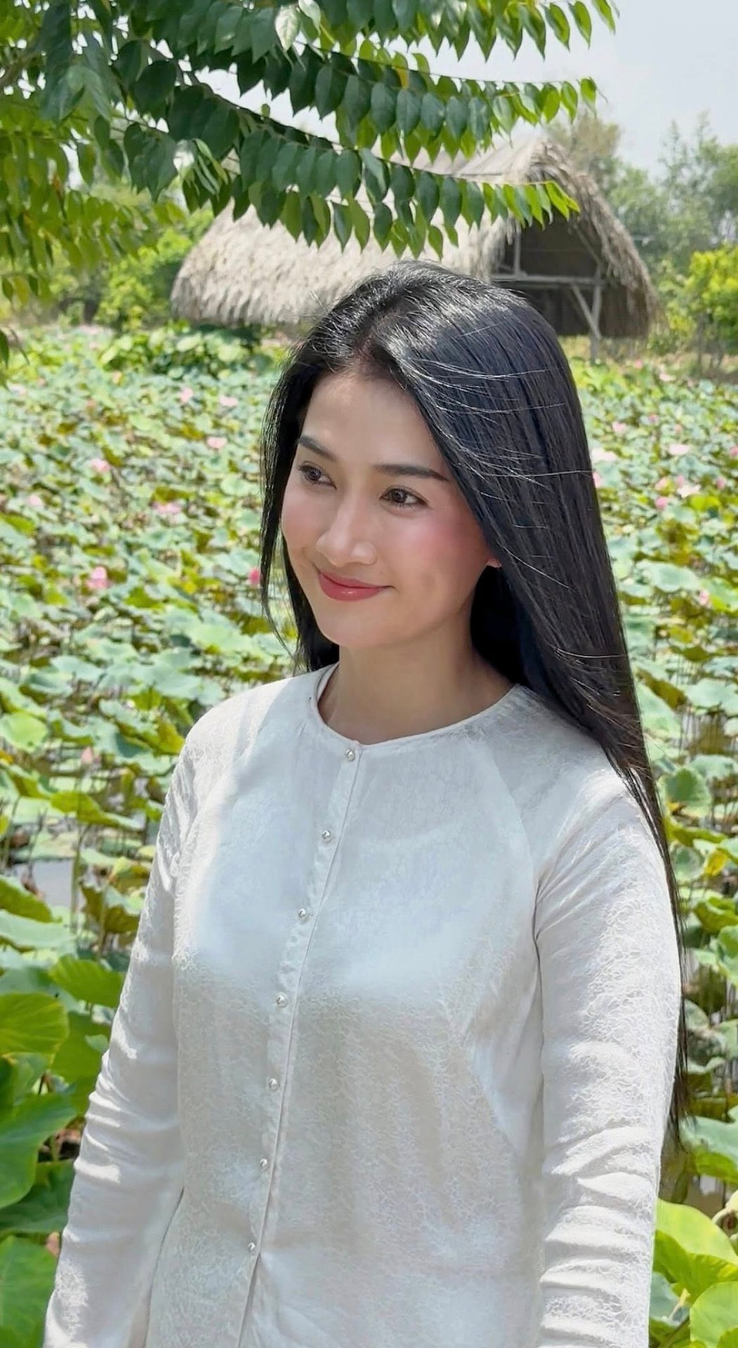 Sao nữ nổi tiếng miền Tây ai cũng biết mặt: Huỷ hôn với bạn trai Tây yêu 12 năm, nhan sắc hiện tại miêu tả bằng 1 chữ!- Ảnh 5.