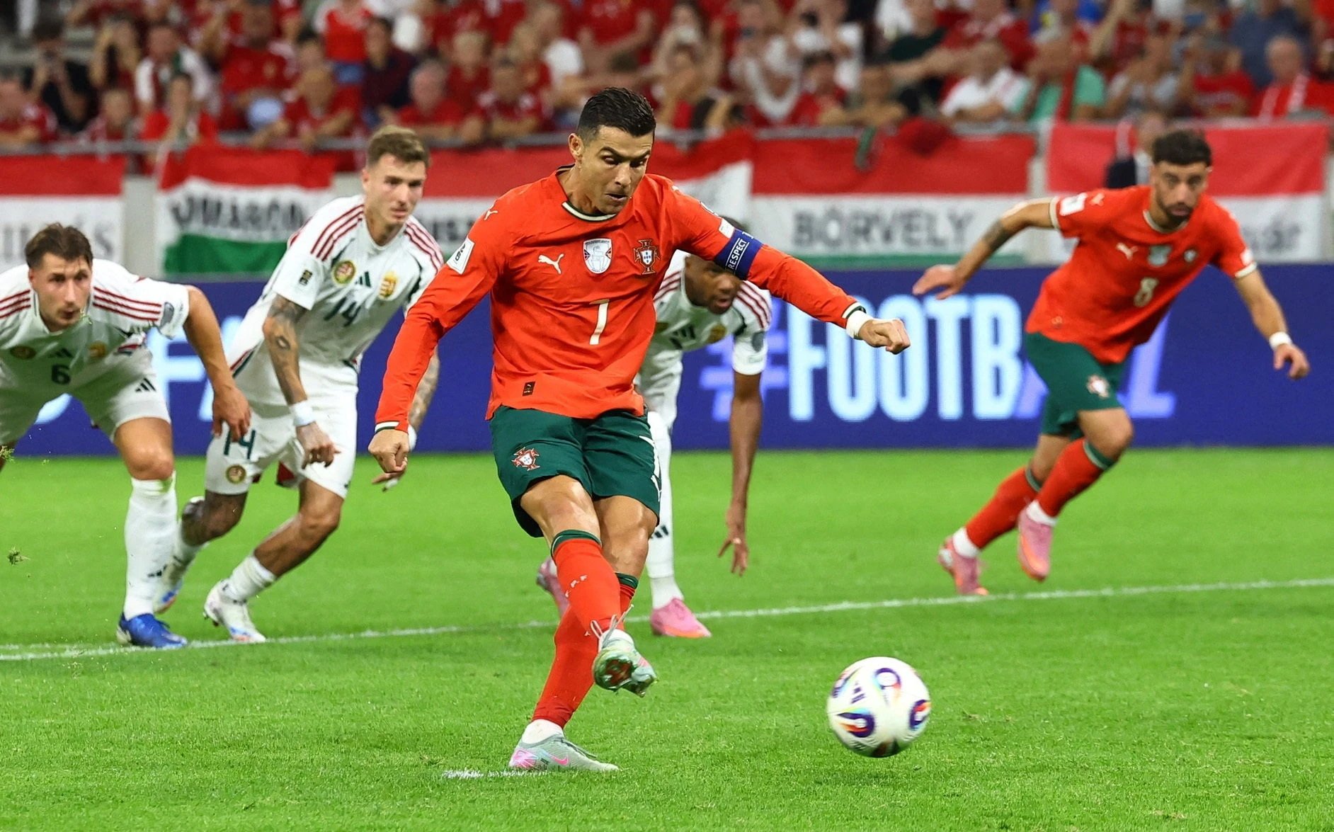 10-1757495539-ronaldo-40-tuoi-van-viet-lai-lich-su.jpg