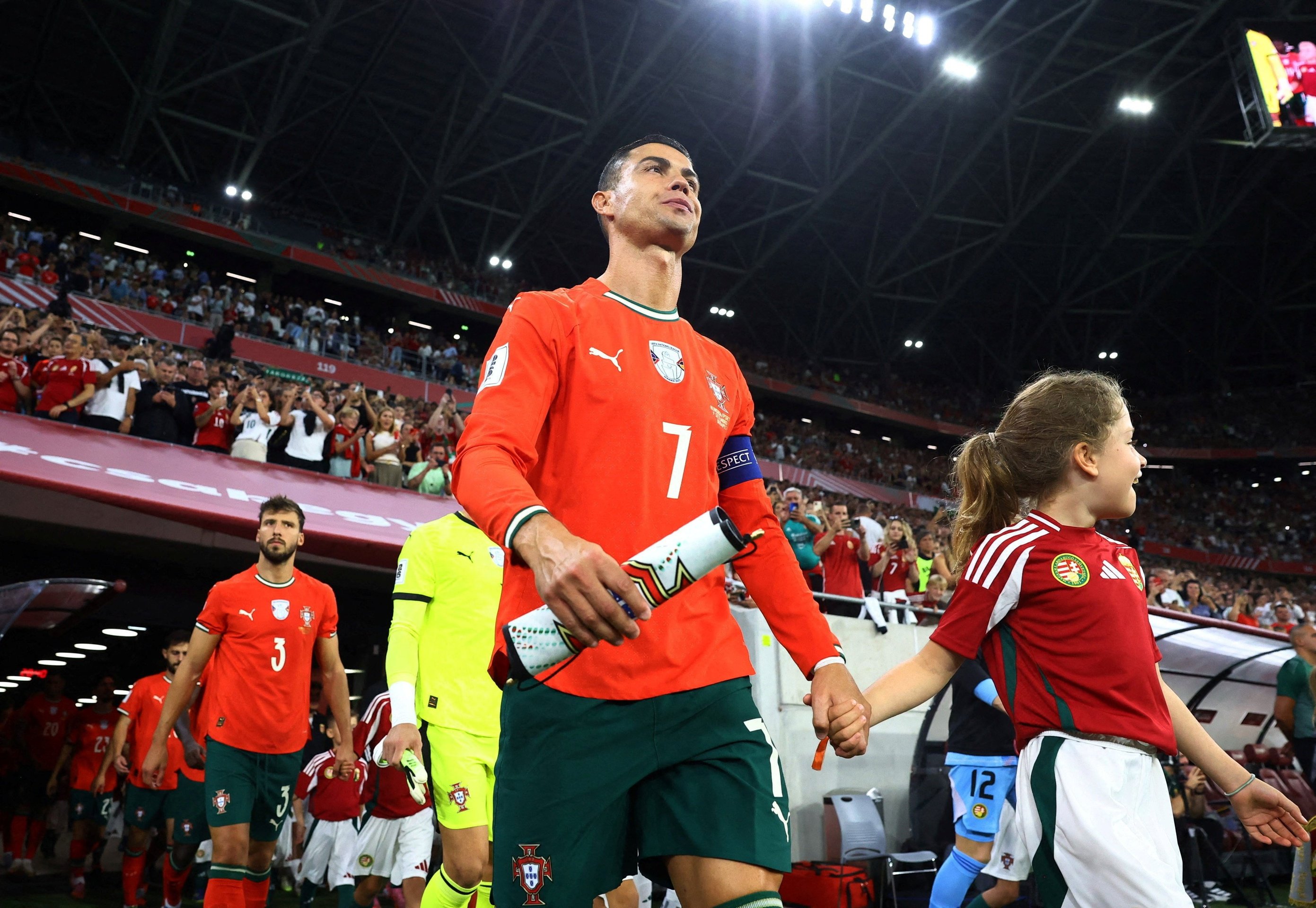 10-1757495540-ronaldo-40-tuoi-van-viet-lai-lich-su.jpg