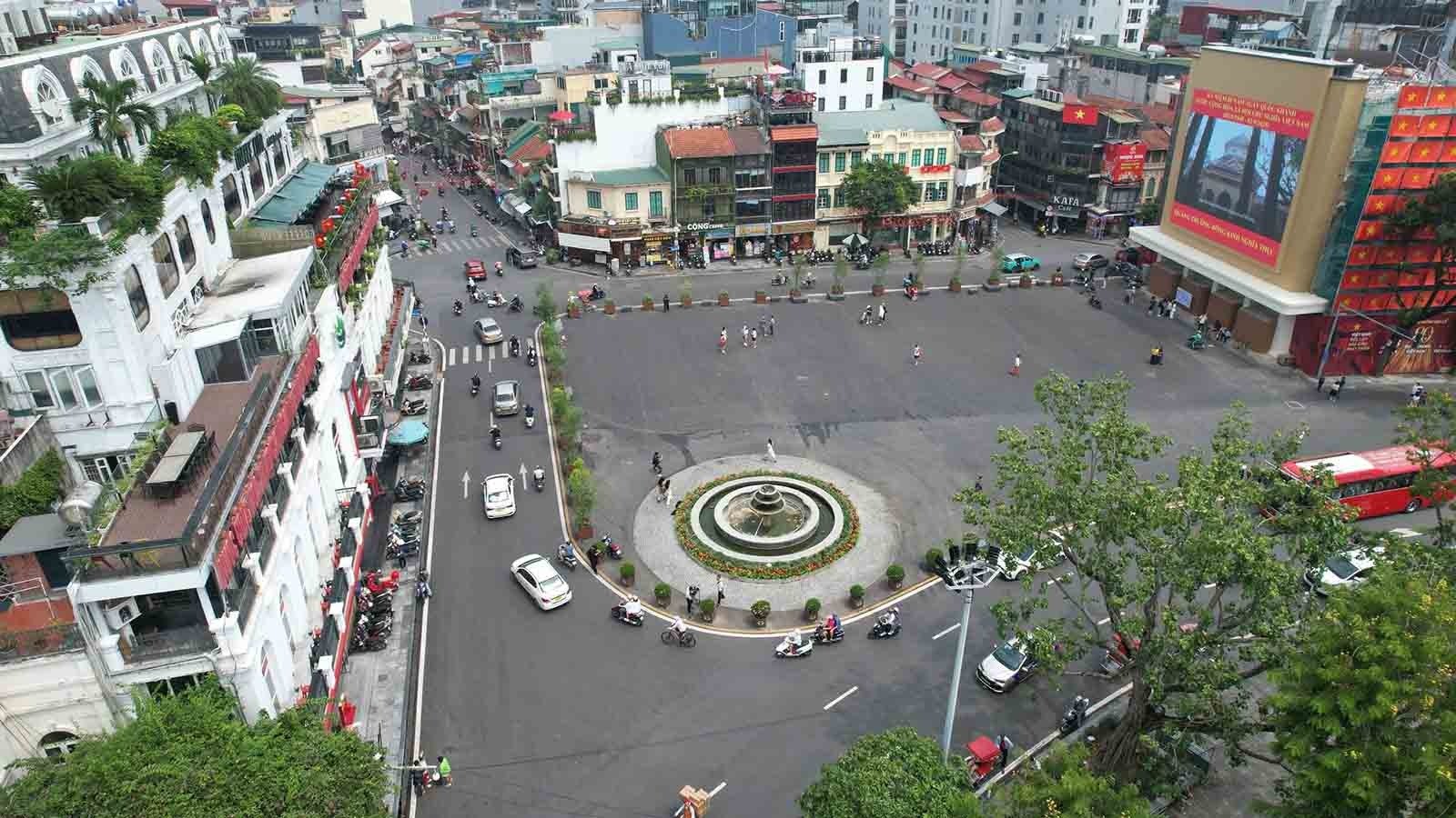 10-1757519590-thiet-ke-quang-truong-dong-kinh-nghia-thuc-bi-che-lac-hau-don-vi-thiet-ke-len-tieng.jpg