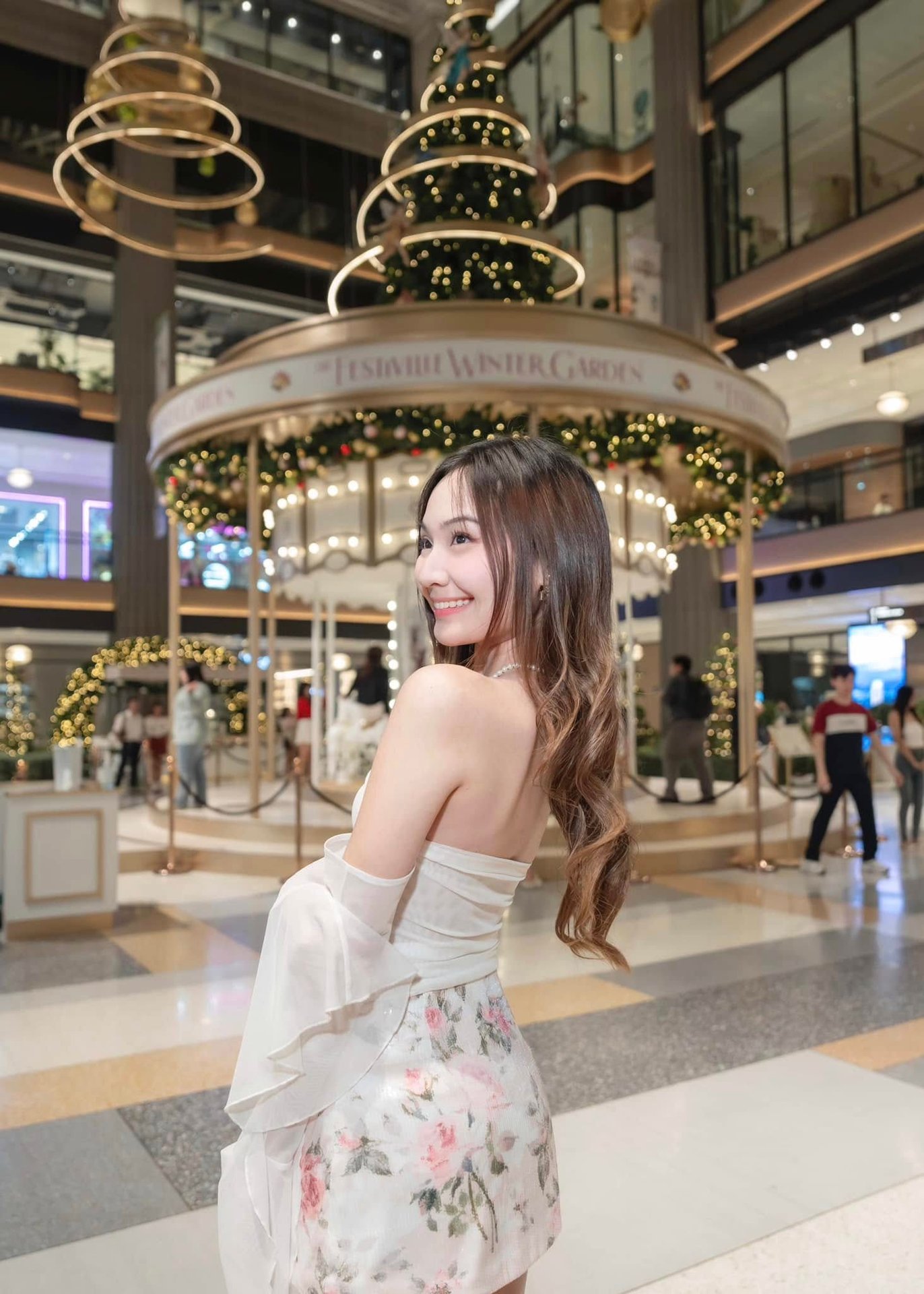 Ái nữ nhà HLV Kiatisuk xinh như hoa hậu, từng được 