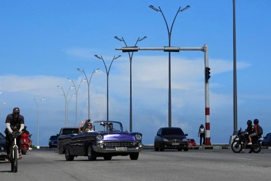 Đèn giao thông tắt trong thời gian mất điện ở Havana vào ngày 10 tháng 9 năm 2025.