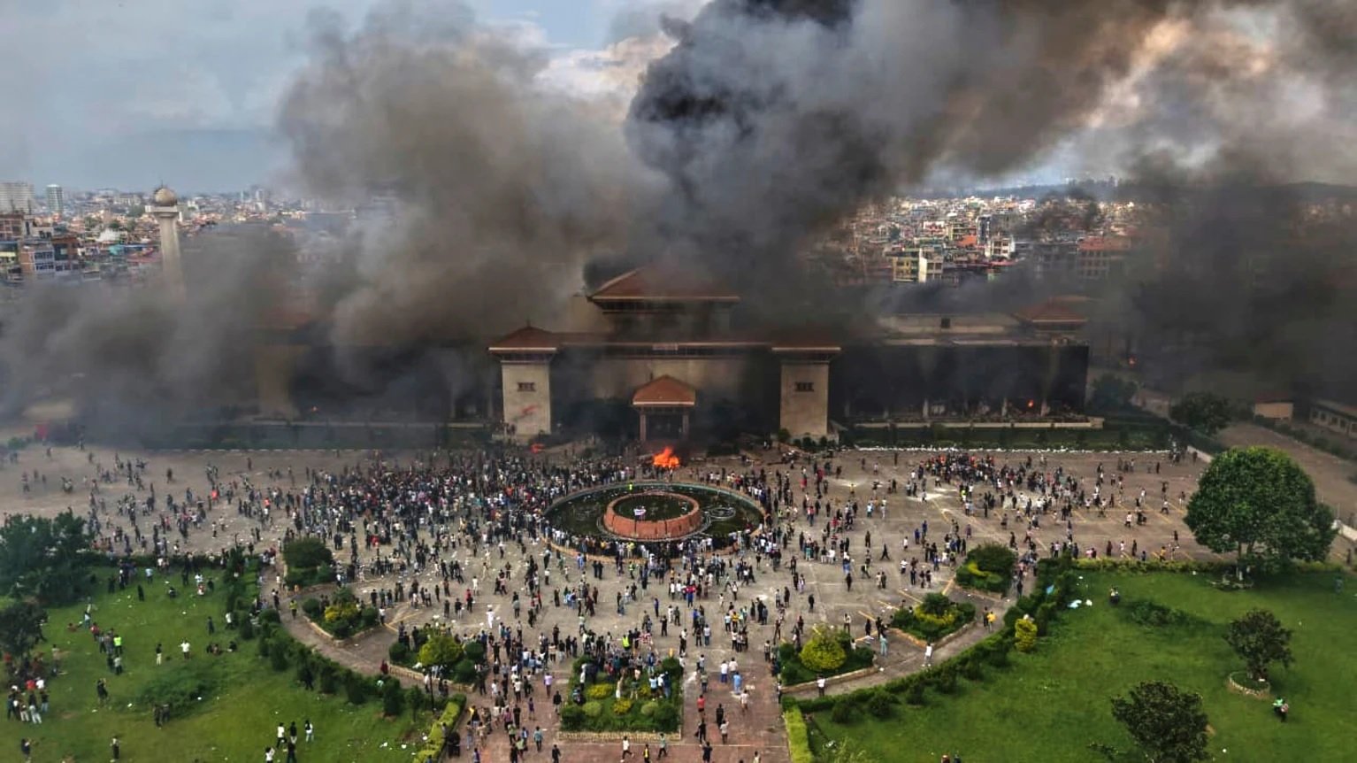 Nepal hỗn loạn: Quân đội ra tay, lộ diện ứng viên thủ tướng lâm thời- Ảnh 4.
