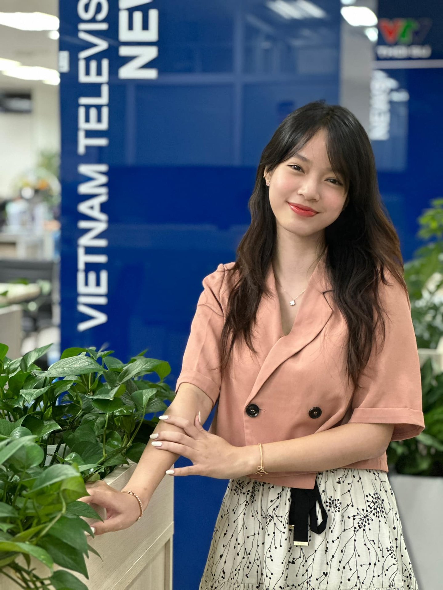 Nữ MC sinh năm 2004 của kênh Vietnam Today: Từng giành học bổng toàn phần của Chính phủ Hoa kỳ- Ảnh 3.