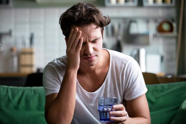 Sau khi uống rượu bia, nếu thấy 8 dấu hiệu này hãy đi khám ngay lập tức - Ảnh 1.