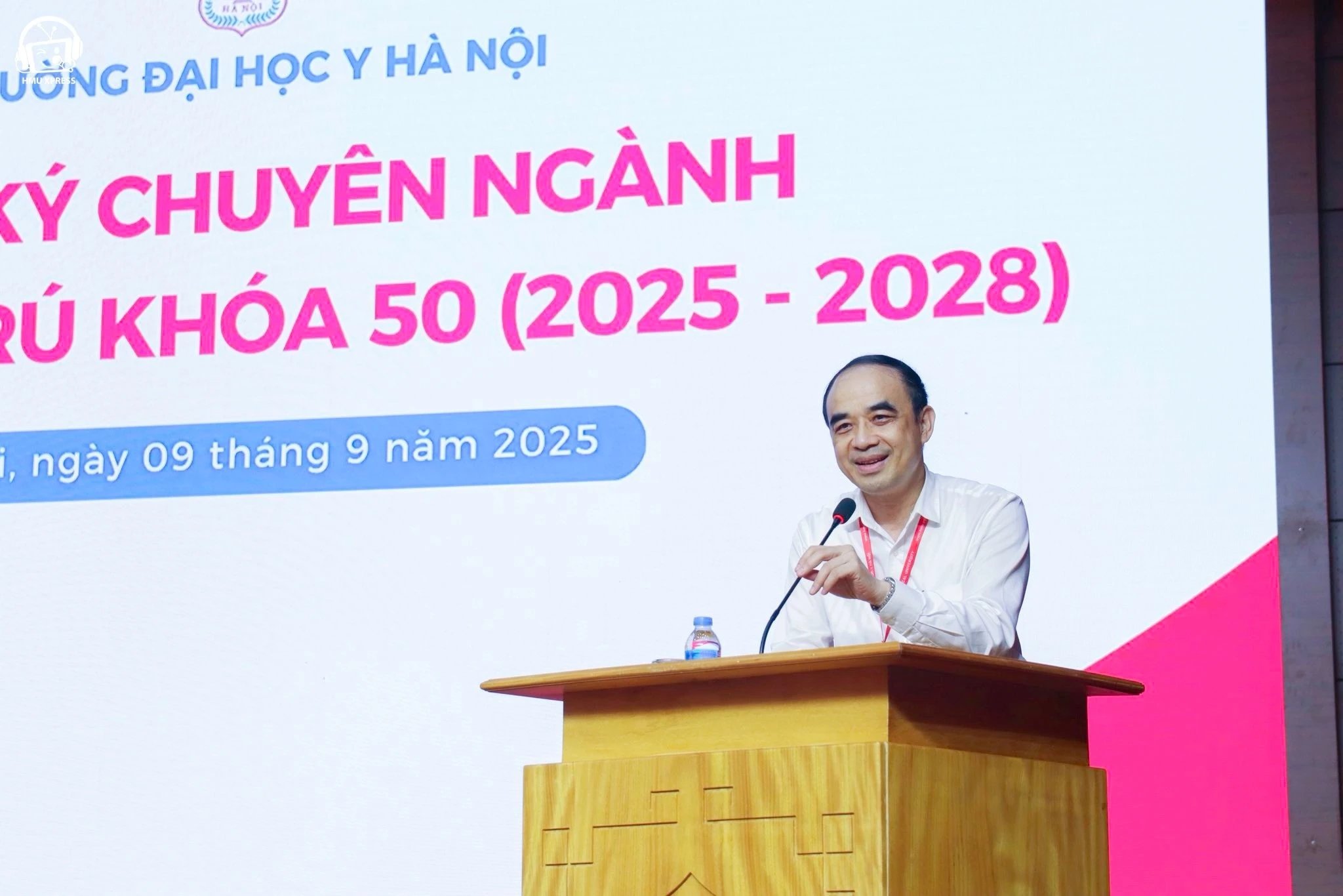 11-1757592463-loi-khuyen-gay-sot-cua-hieu-truong-dh-y-ha-noi-cho-bac-si-noi-tru.jpg