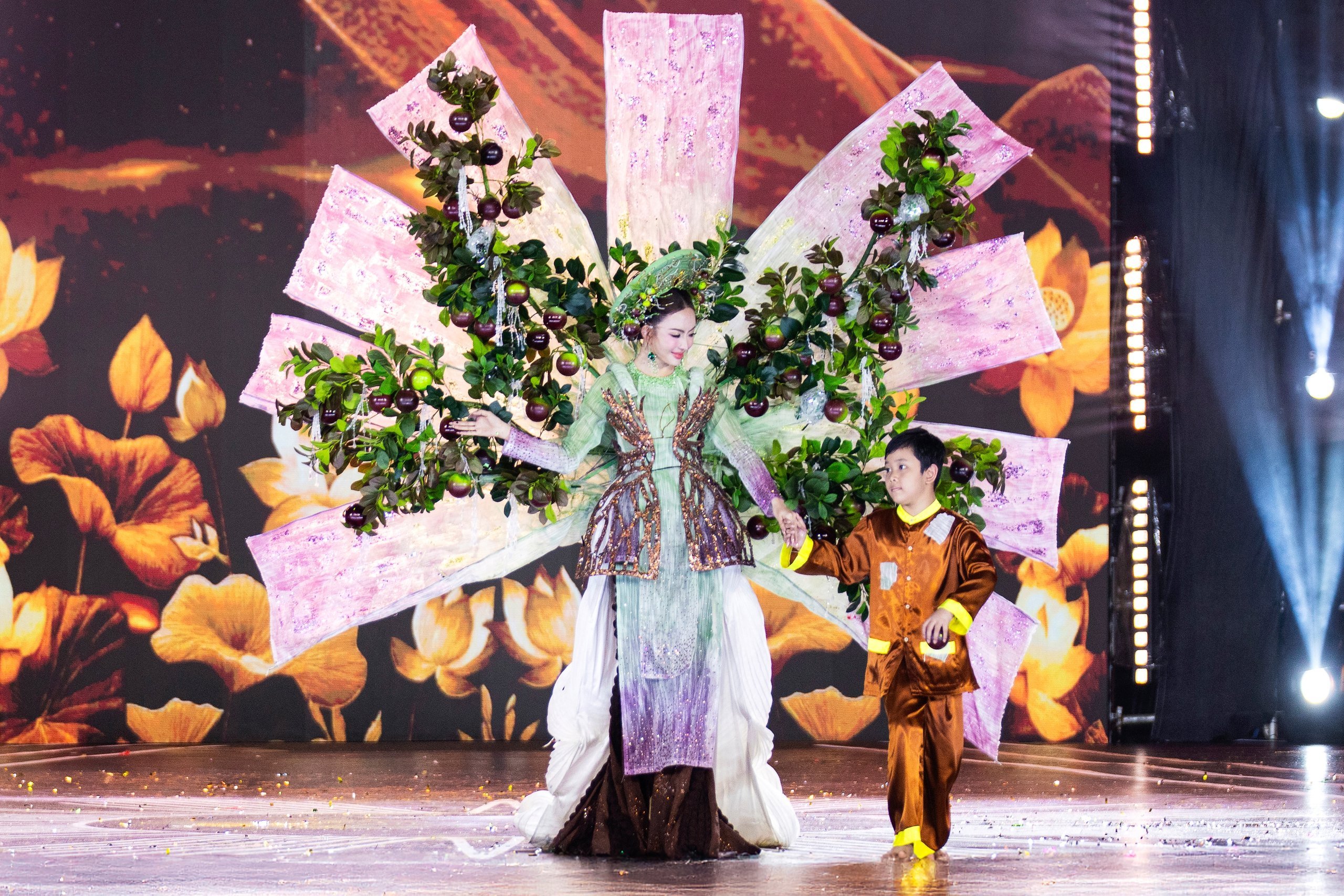 Cảnh tượng chưa từng có ở Miss Grand VietNam - Ảnh 1.