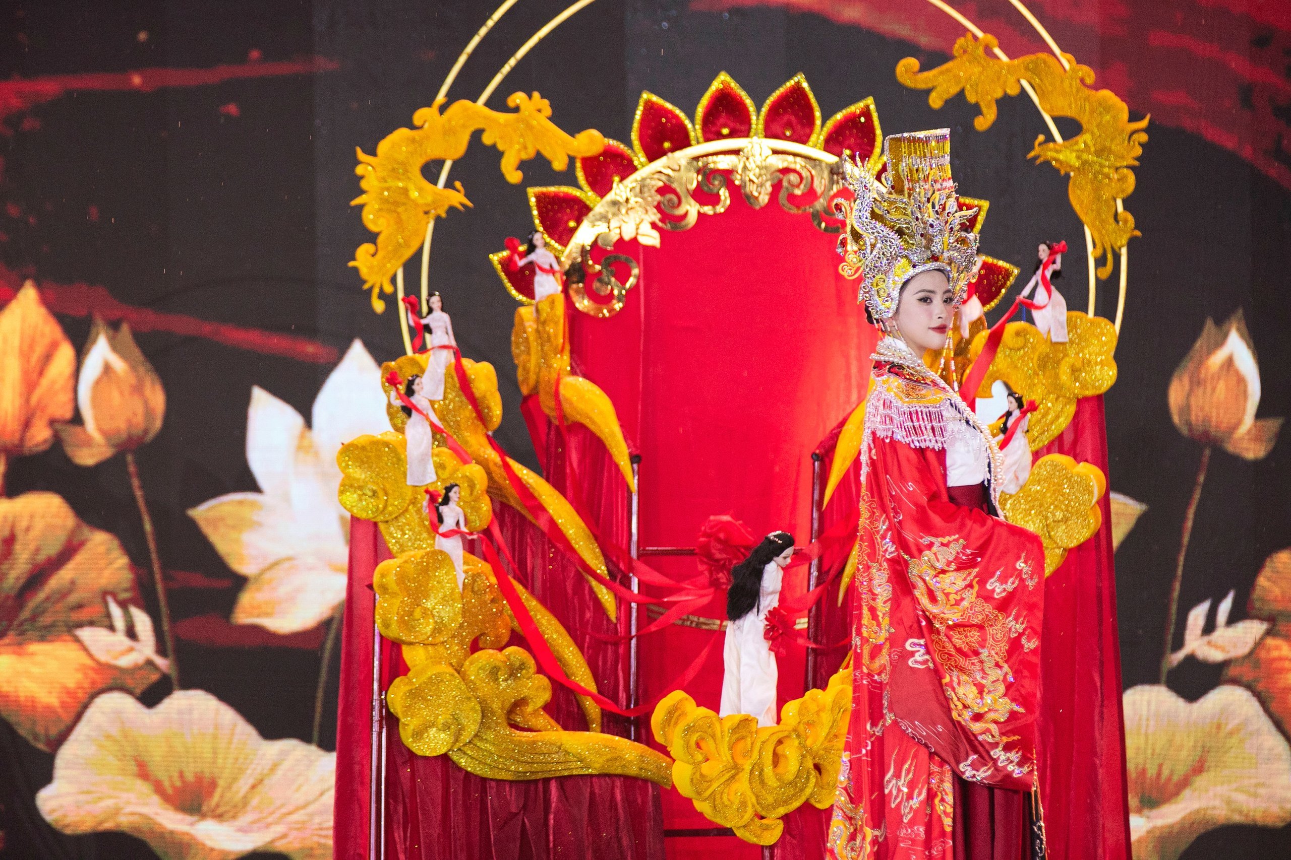 Cảnh tượng chưa từng có ở Miss Grand VietNam - Ảnh 2.