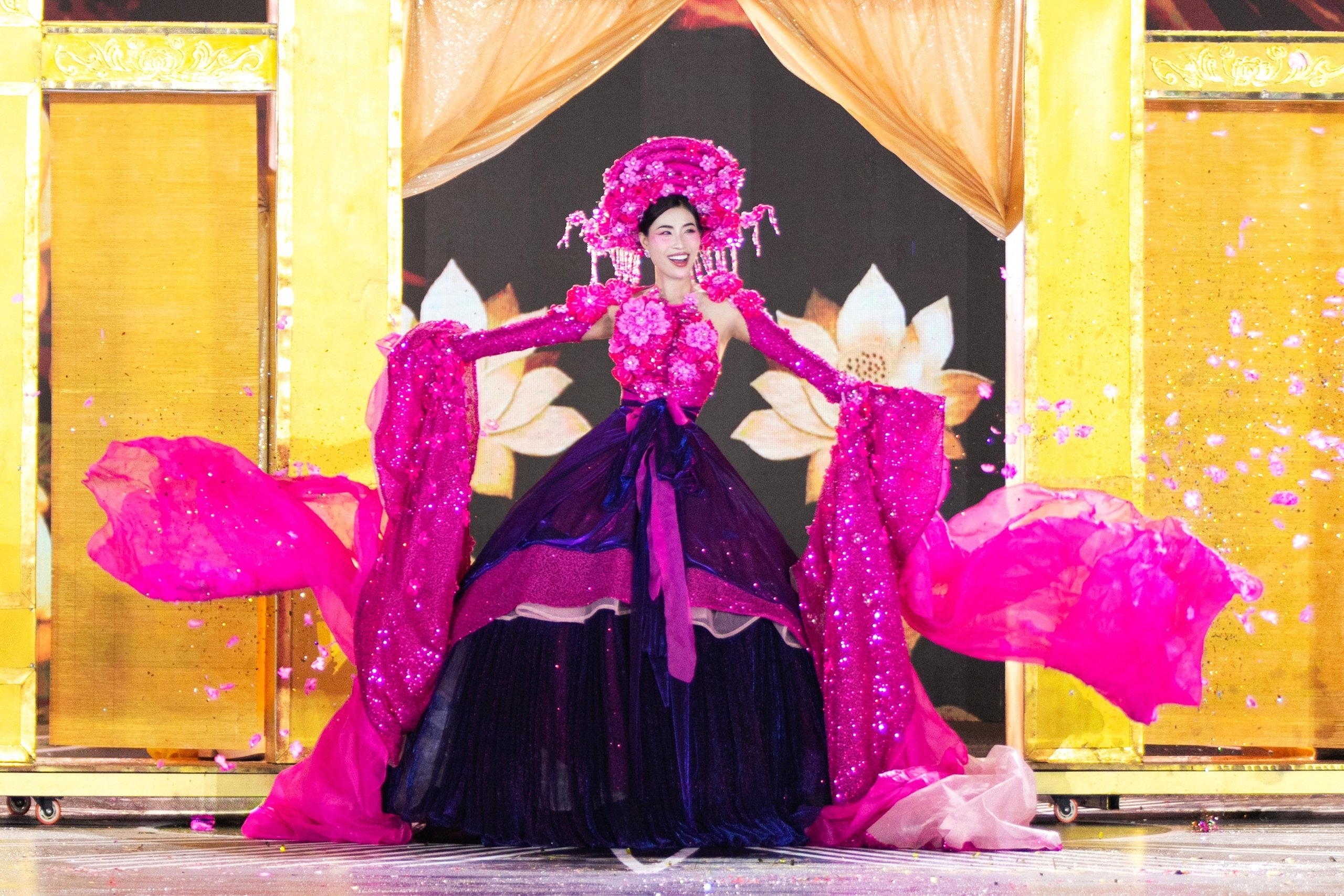 Cảnh tượng chưa từng có ở Miss Grand VietNam - Ảnh 10.