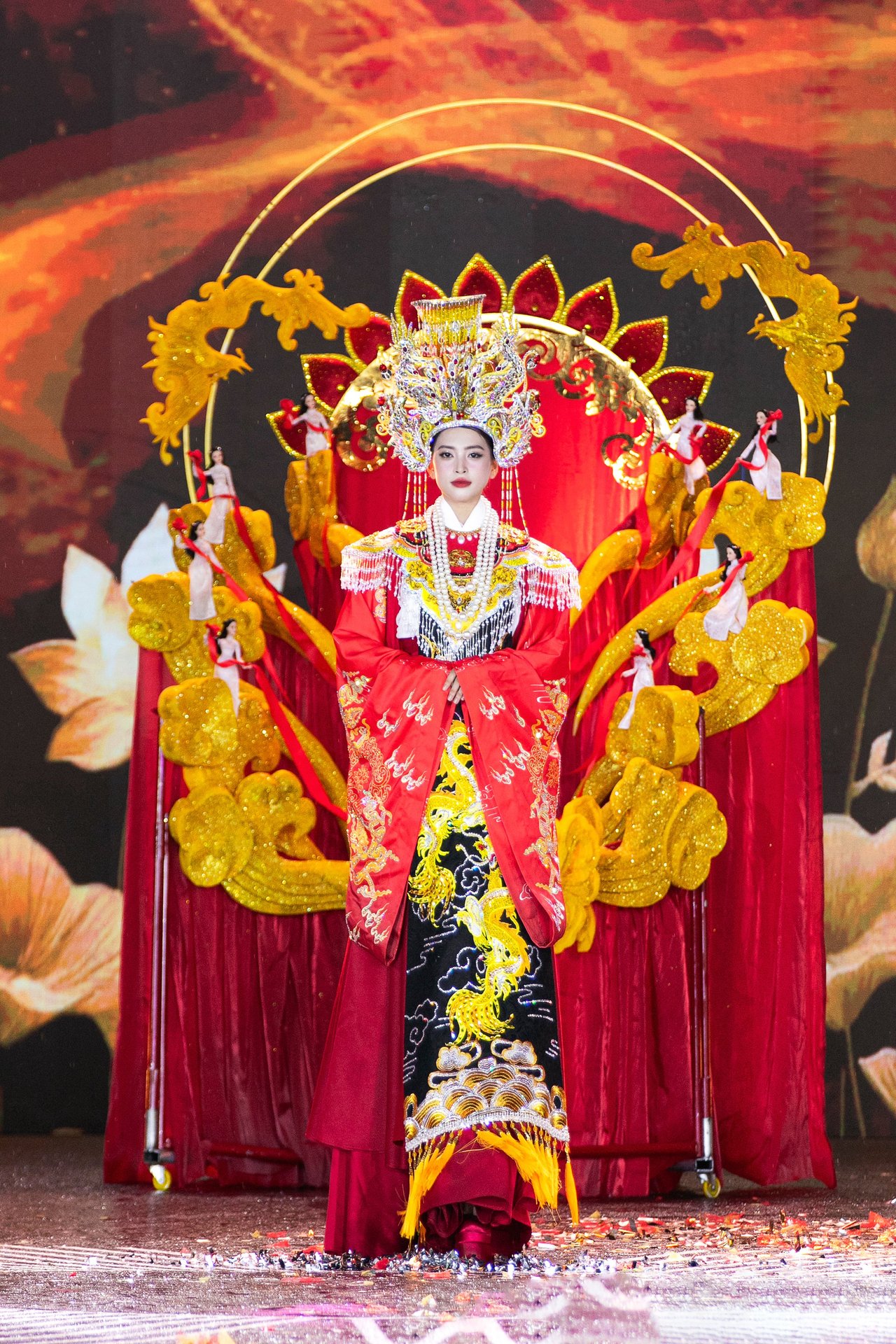 Cảnh tượng chưa từng có ở Miss Grand VietNam - Ảnh 13.