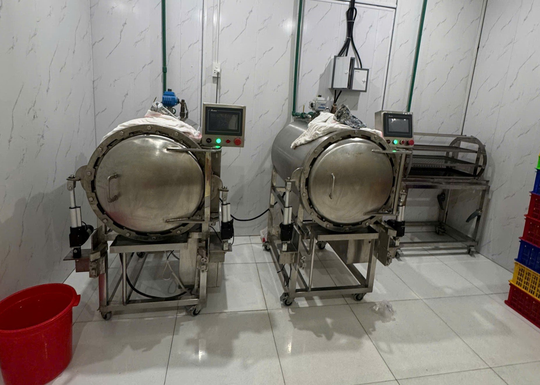 Quy mô gây choáng của tổng kho sản xuất nước yến giả tại Đà Nẵng - Ảnh 6.