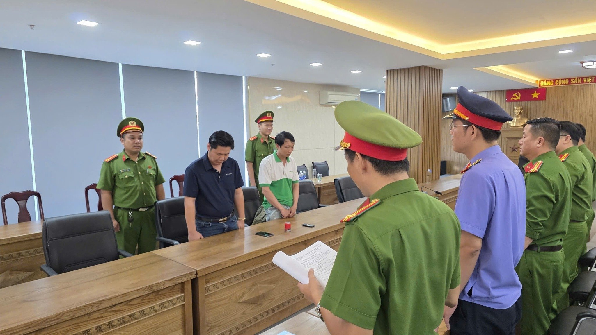 Quy mô gây choáng của tổng kho sản xuất nước yến giả tại Đà Nẵng - Ảnh 10.