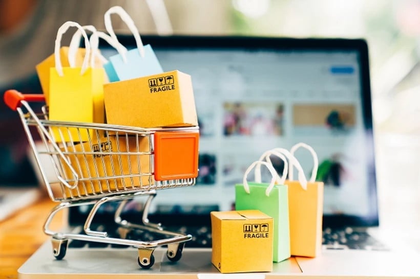 Mua phải hàng giả hàng nhái trên online, người tiêu dùng có thể làm gì để lấy lại tiền? - Ảnh 1.