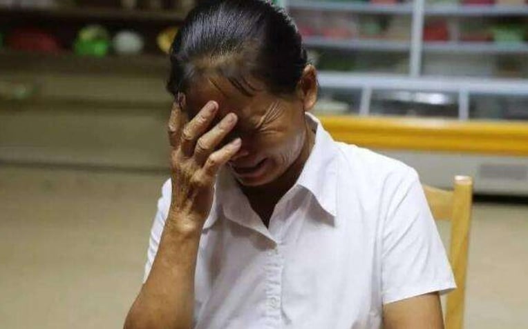 13-1757749939-nguoi-me-u60-nac-nghen-trong-tieng-khoc-neu-hom-ay-toi-tra-loi-con-moi-chuyen-co-le-da-khac.jpeg