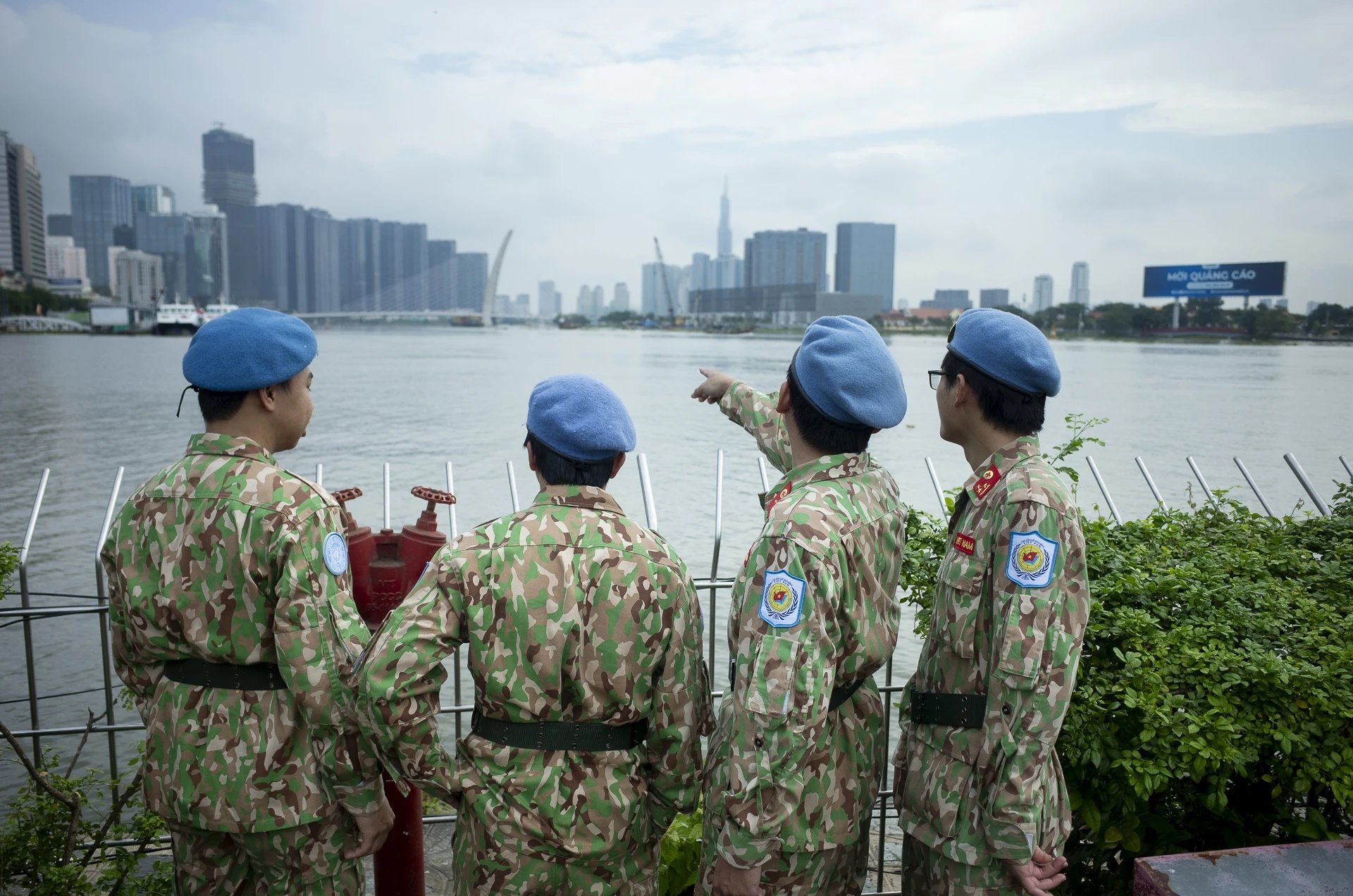 13-1757750785-luc-luong-gin-giu-hoa-binh-lien-hop-quoc-ra-mat-tai-tphcm.jpg