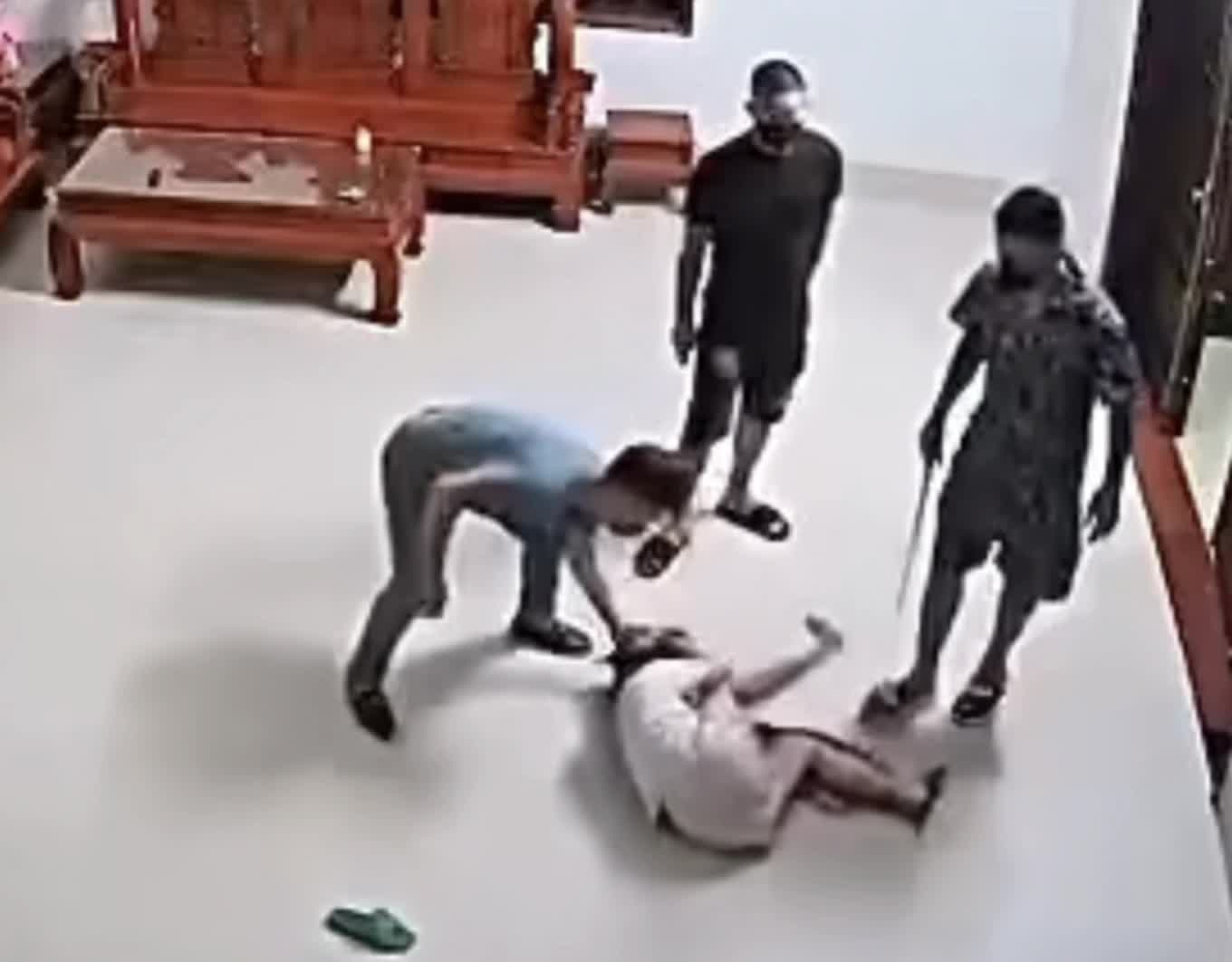 Vụ 3 đối tượng hành hung người phụ nữ giữa đêm để đòi nợ ở Phú Thọ dưới góc nhìn pháp lý- Ảnh 2.