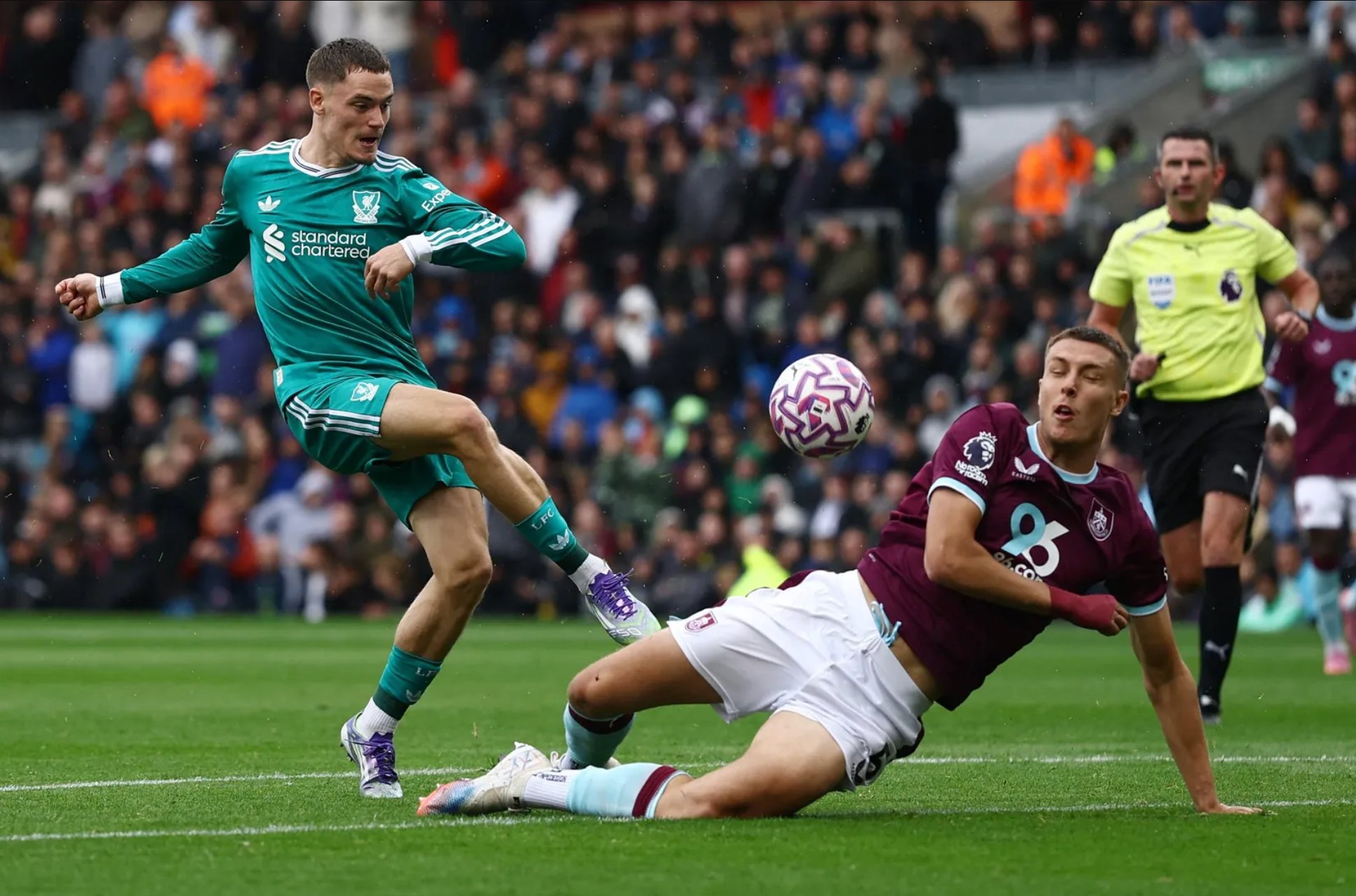 5 phút cuối nghiệt ngã, Burnley trắng tay sân nhà trước Liverpool - Ảnh 4.