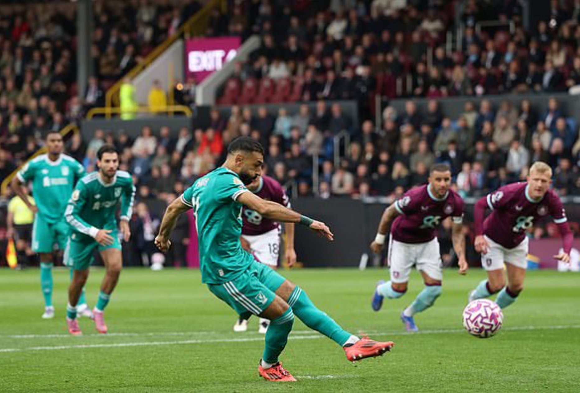 5 phút cuối nghiệt ngã, Burnley trắng tay sân nhà trước Liverpool - Ảnh 5.